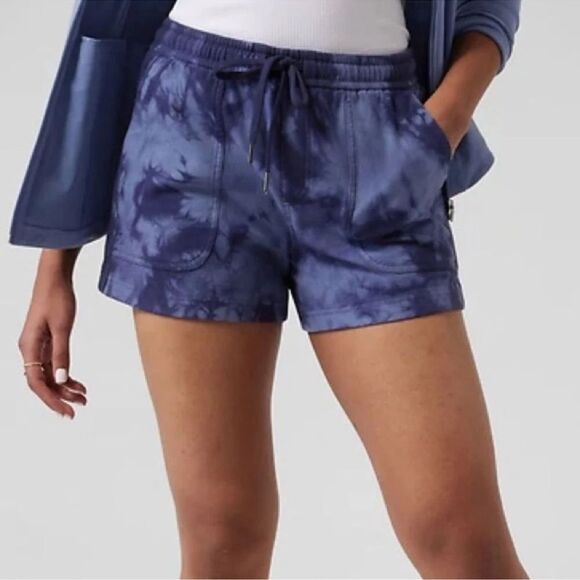Athleta Women’s Size Medium Farallon Short in Blue Tie Dye Walking Hiking Casual - Picture 1 of 16
